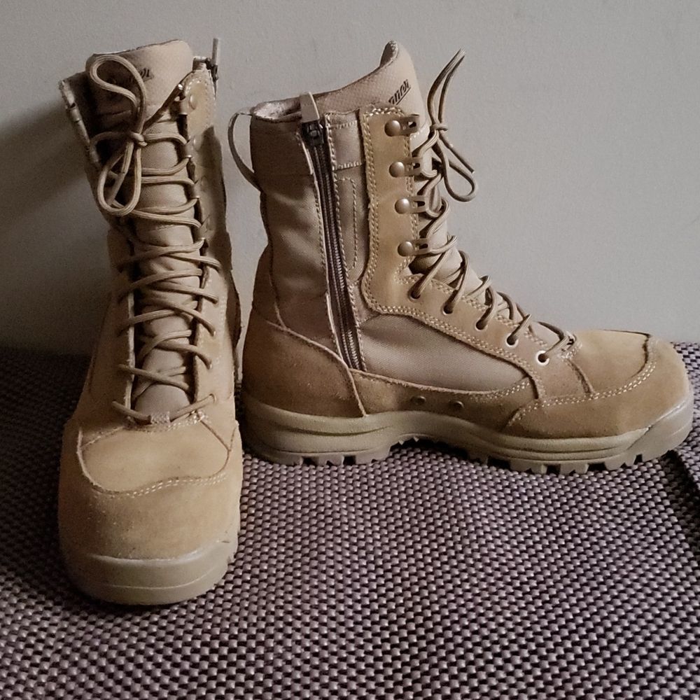 MEN'S DANNER 8" TANICUS COMPOSITE TOE SIDE-ZIP COMPACT HIKING BOOTS